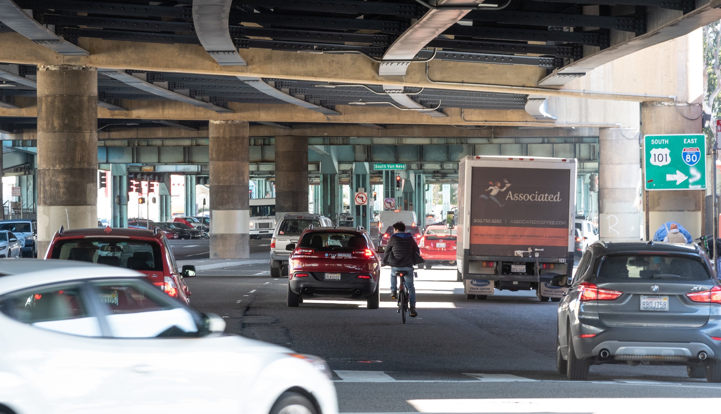 Picture of roadway during commute time